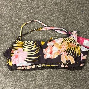 NWT Bikini Top/ XS